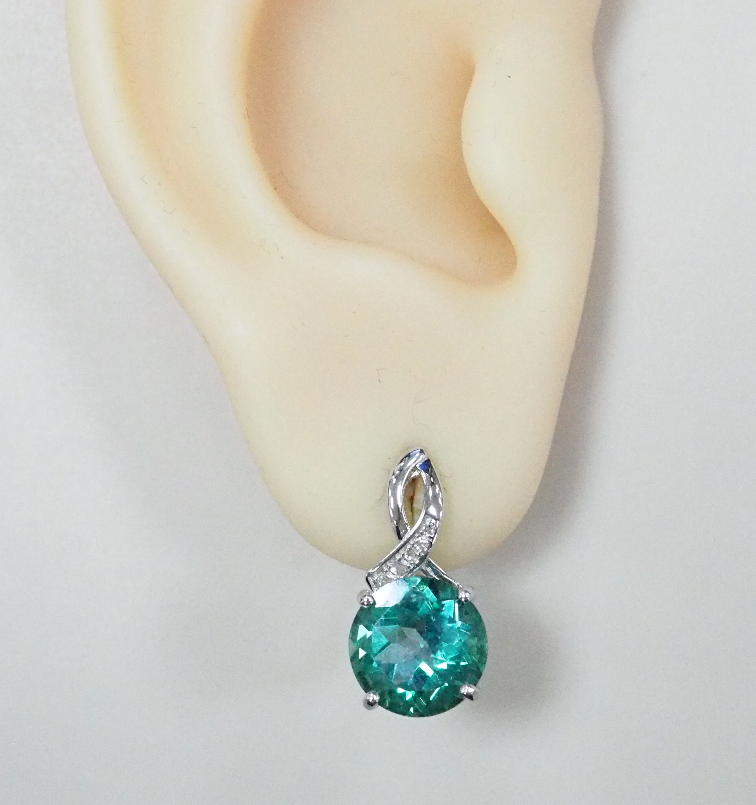 Серебряные серьги 925 пробы; вставки 2 Топаз 8,75ct; 10 Топаз белый 0,08ct;